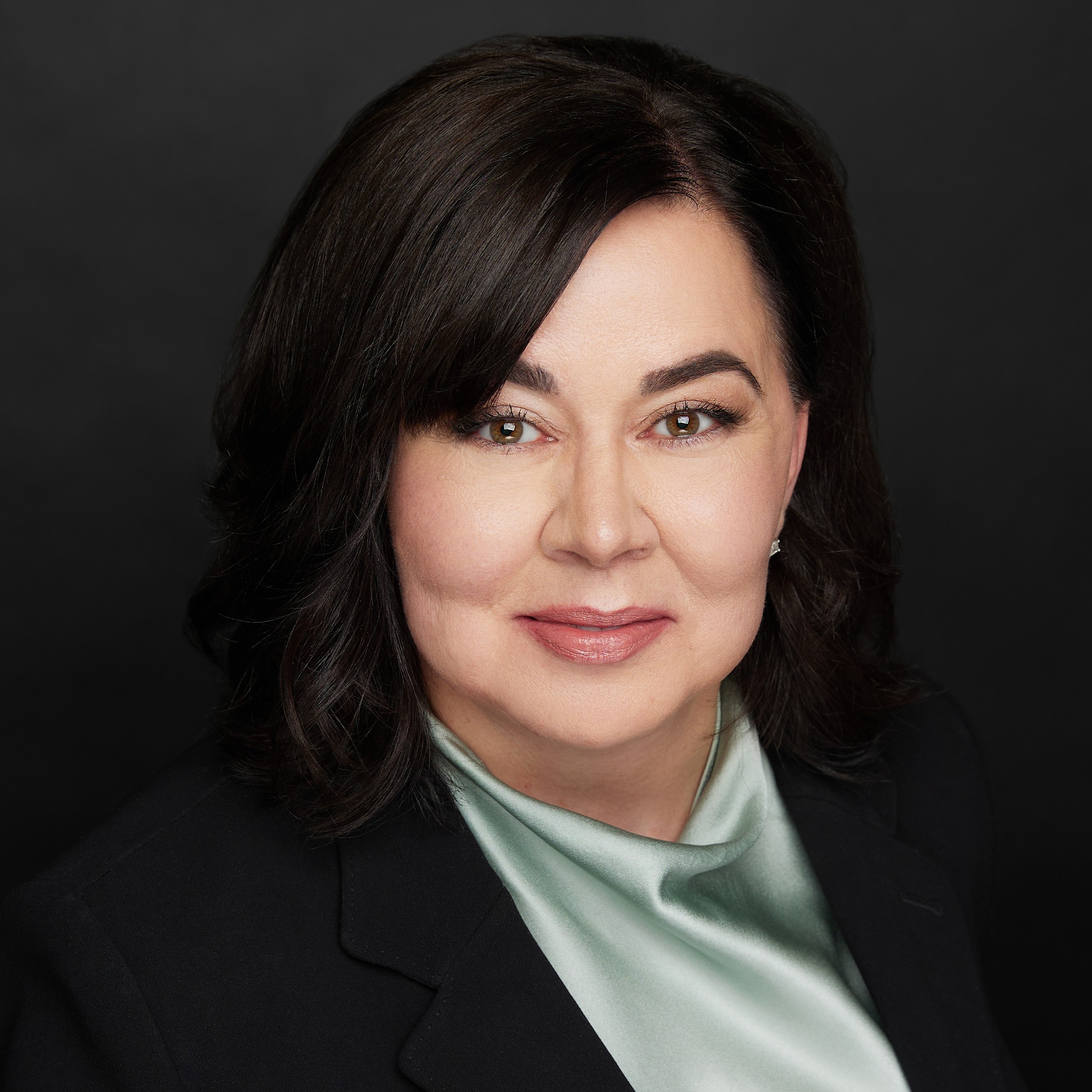 Lisa Baiton Photo (Black Backround)